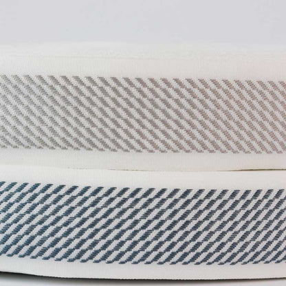 Cinta  terminado de colchón 4 cm/ Base blanca/rollo x 100 metros